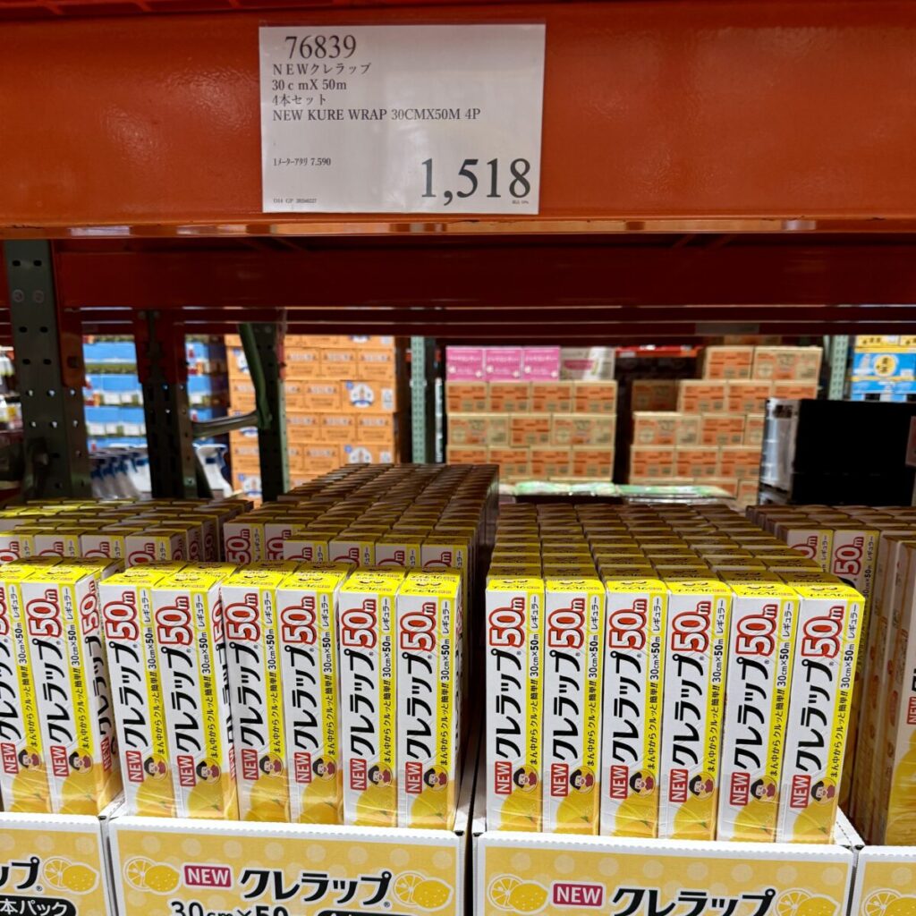 ニュークレラップ30㎝がコストコ店内に陳列されている画像