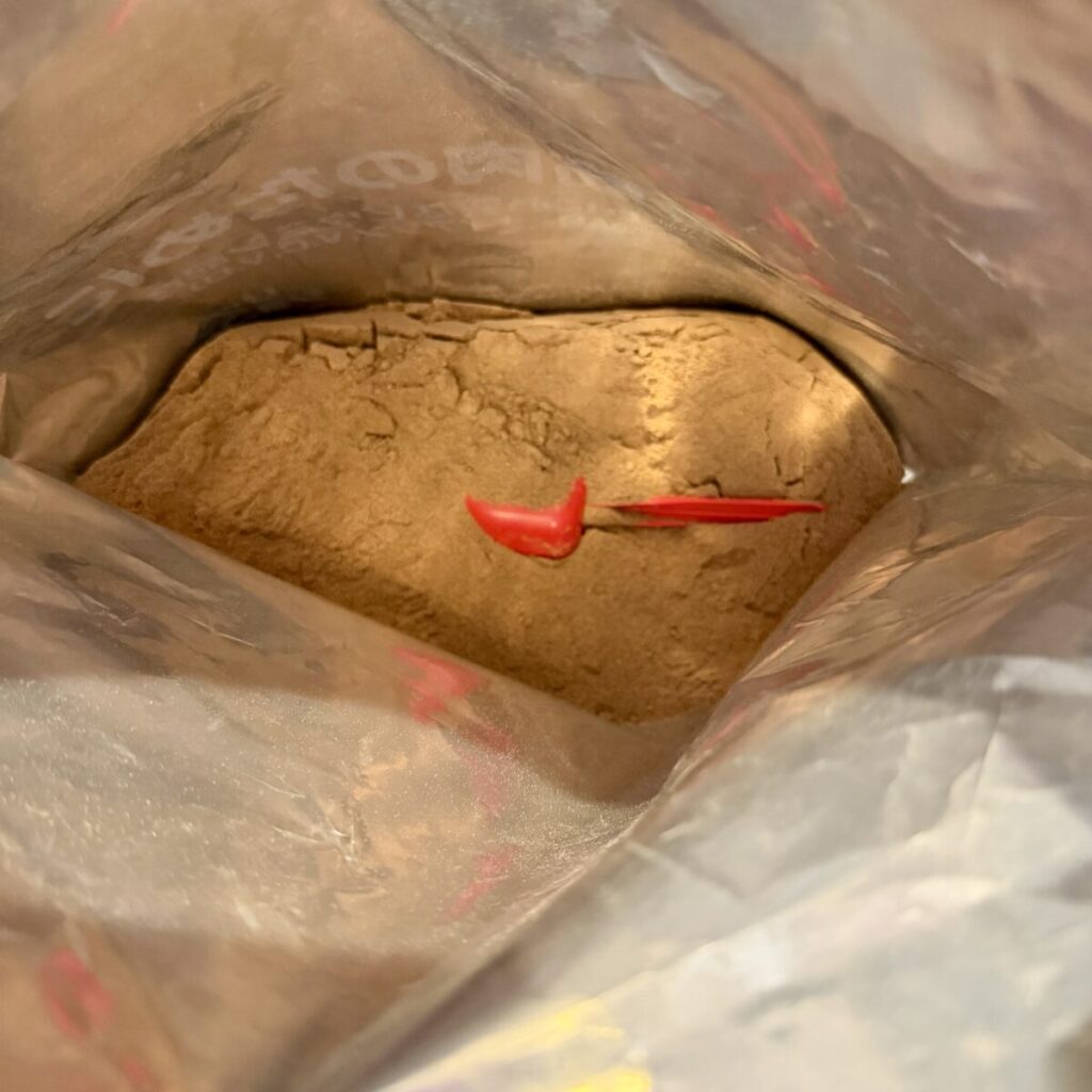 ザバス ホエイプロテイン リッチショコラ味の中身を撮った画像