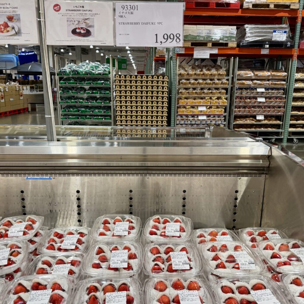 いちご大福がコストコ店内に陳列されている画像
