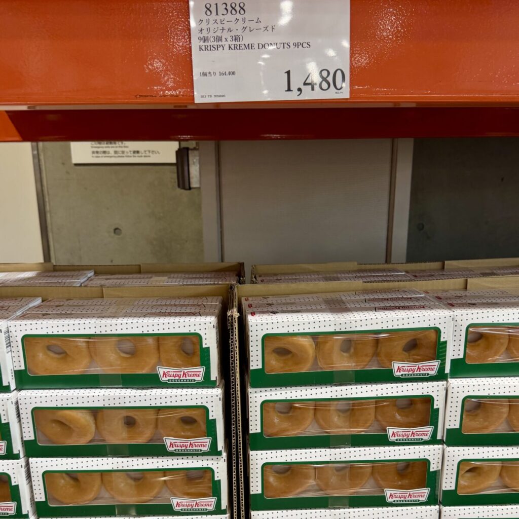 クリスピークリームドーナツオリジナルごレーズドがコストコ店内に陳列されている画像