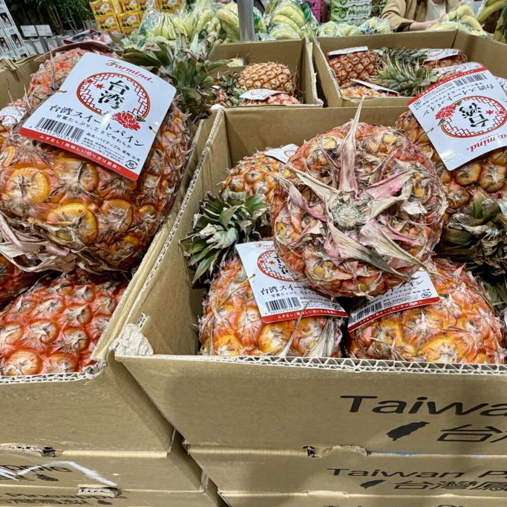 台湾スイートパインがコストコ店内に陳列されている画像