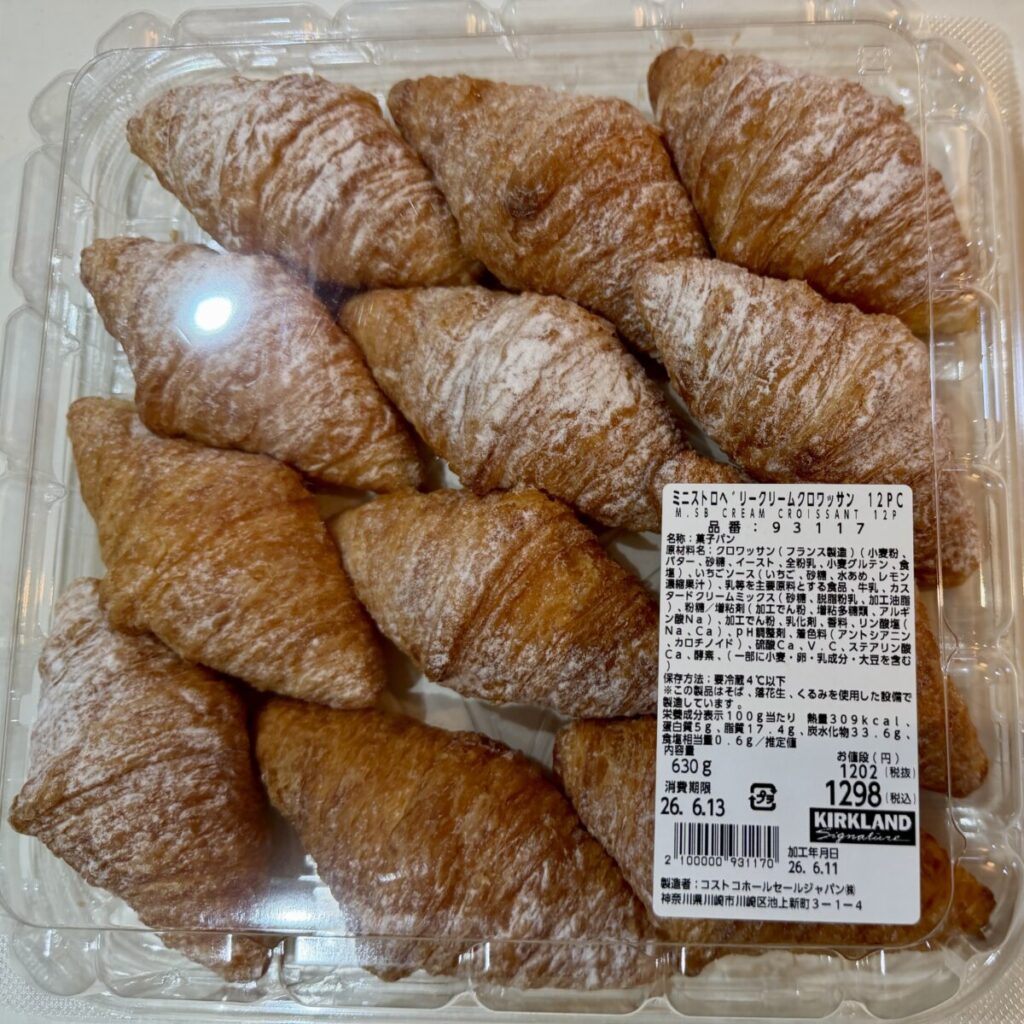 ミニストロベリークロワッサンをパッケージの上から撮った画像