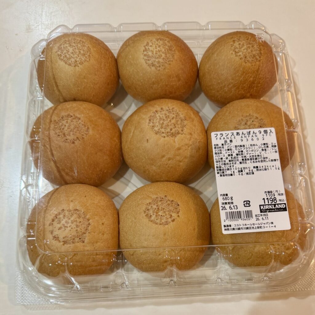 コストコのフランスあんぱんをパッケージ上面から撮った画像