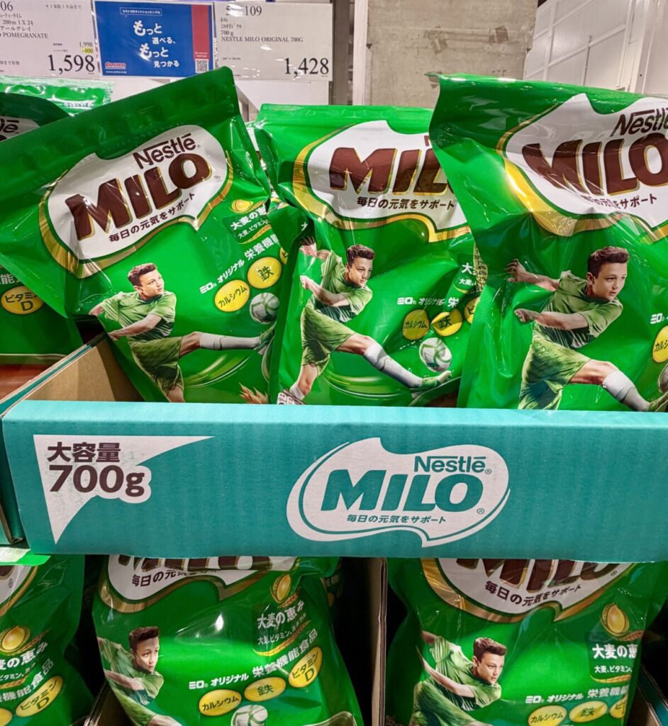 ネスレ ミロ オリジナル ジッパートップ 700gがコストコ店内に陳列されている画像