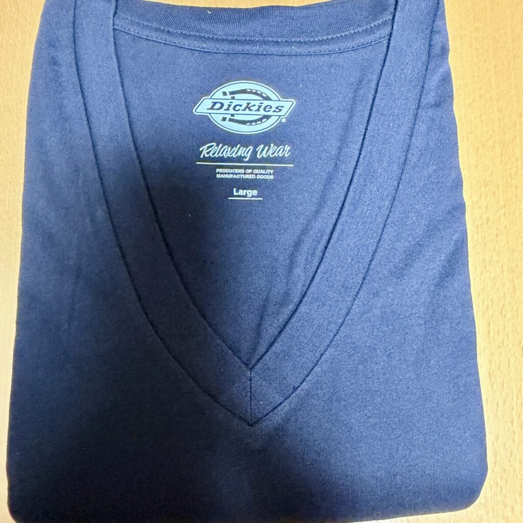 ディッキーズ SS Vネック Tシャツ 3枚組を開封したところを撮った画像