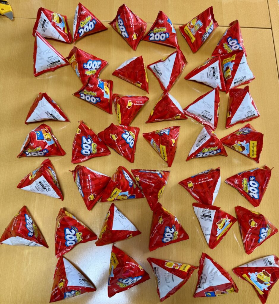 日清 チョコフレーク チョコカケを開封して広げて撮った画像