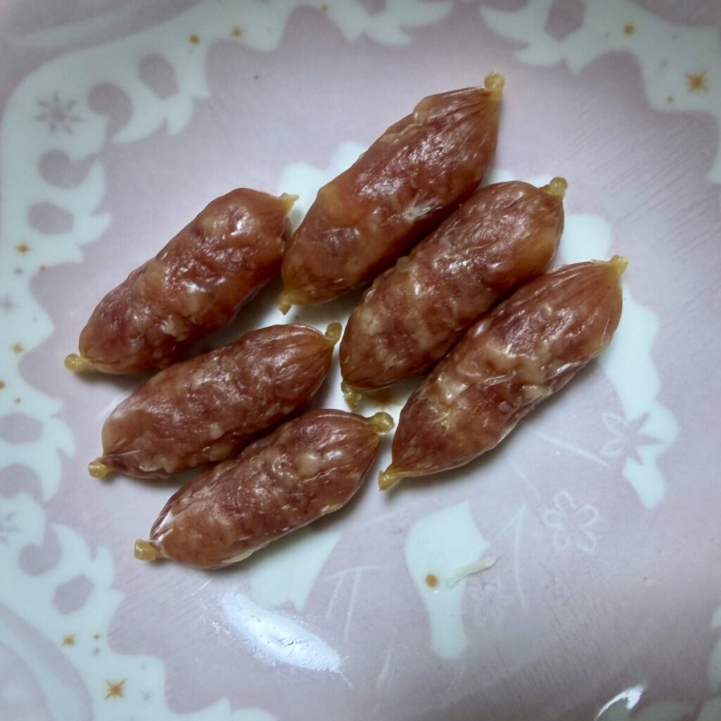 贅沢おつまみアソートの粗挽きサラミの中身が6本だったことを示す画像