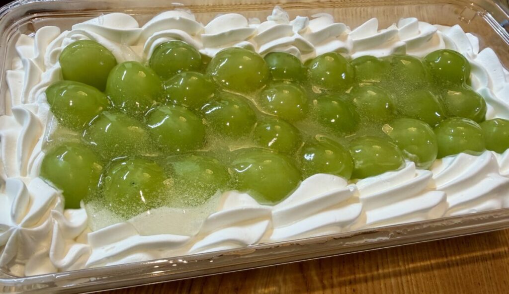 シャインマスカットスクープケーキを上から撮った画像