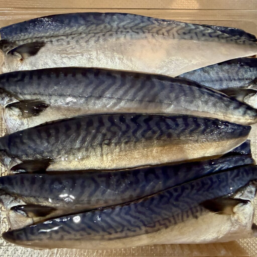 国産塩サバフィレのラップをはがして撮った画像