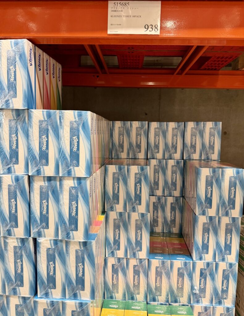 クリネックスティッシューがコストコ店内に陳列されている画像