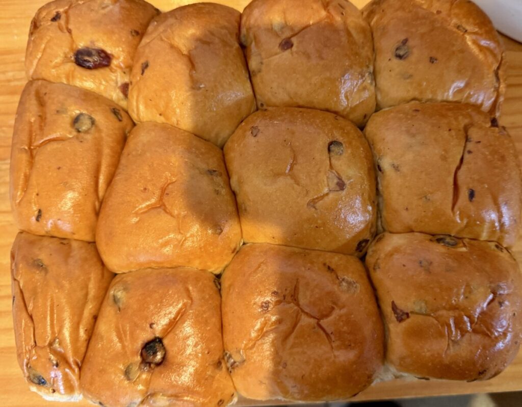 La Boulangerie クランベリーディナーロール 24個を開封して撮った画像