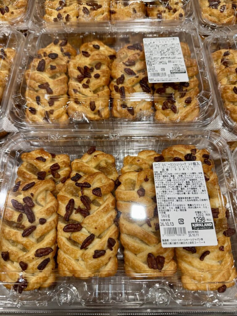 メープルピーカンシュトルーデルがコストコ店内に陳列されている画像