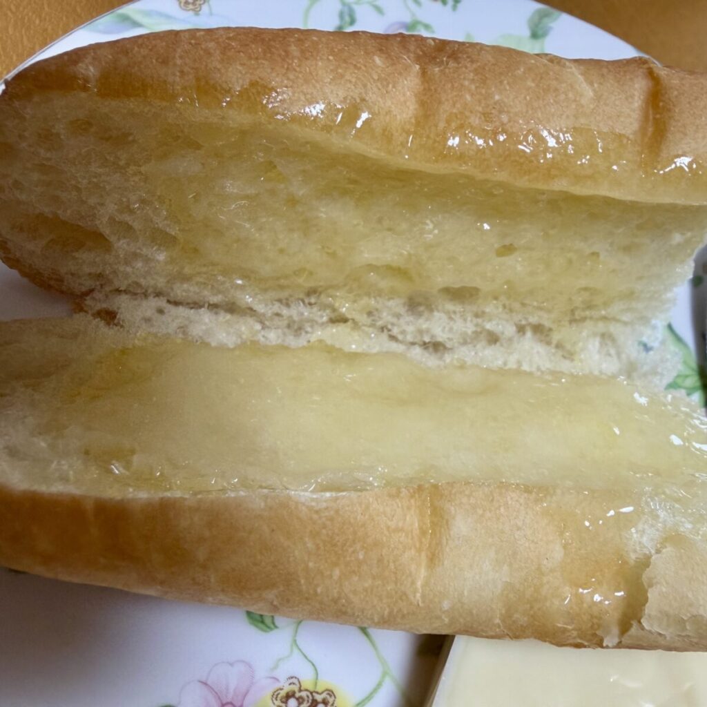 コストコのミルクフランスサンドを温め直して皿に盛り付けた画像