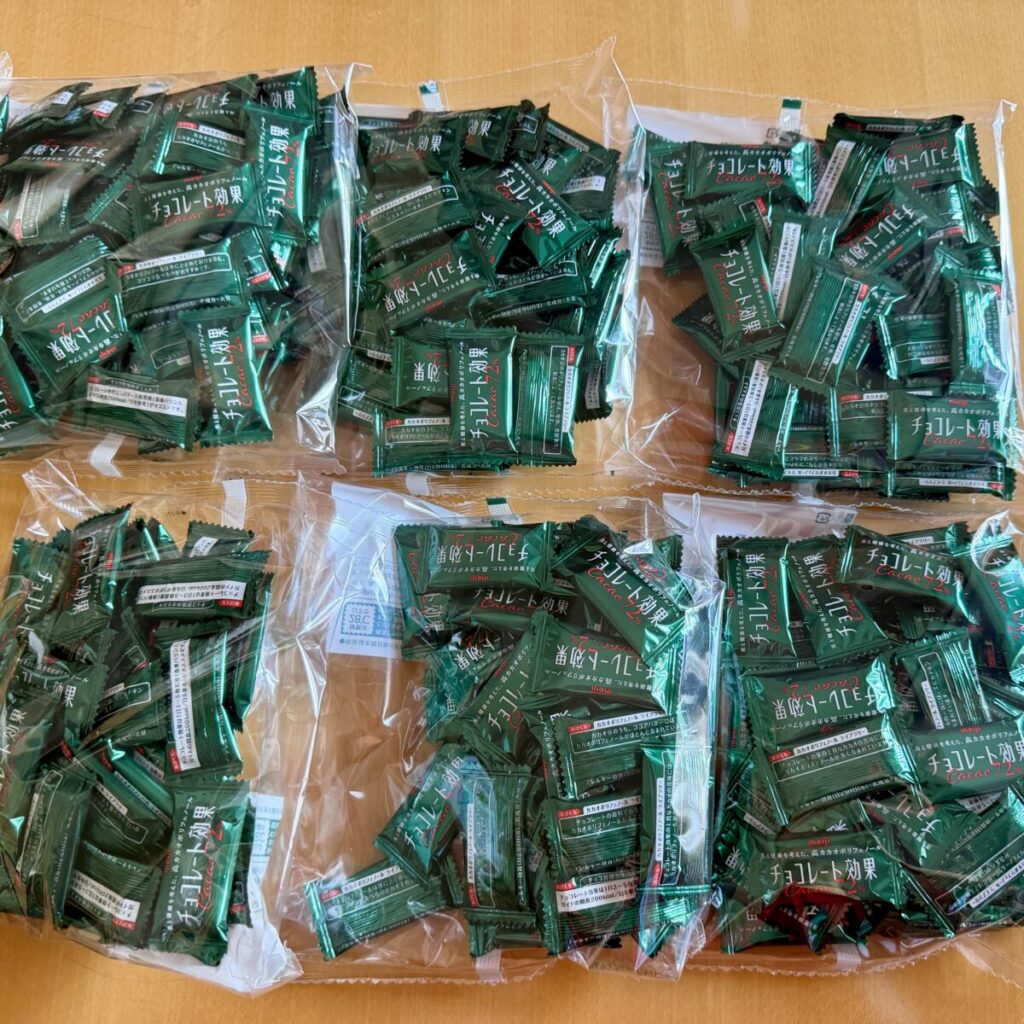 チョコレート効果を開封して並べて撮った画像