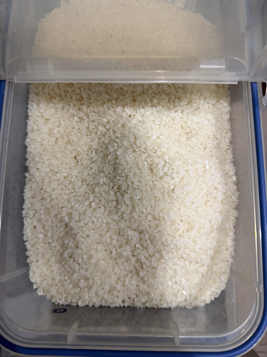 米びつに入れたコストコのコシヒカリ