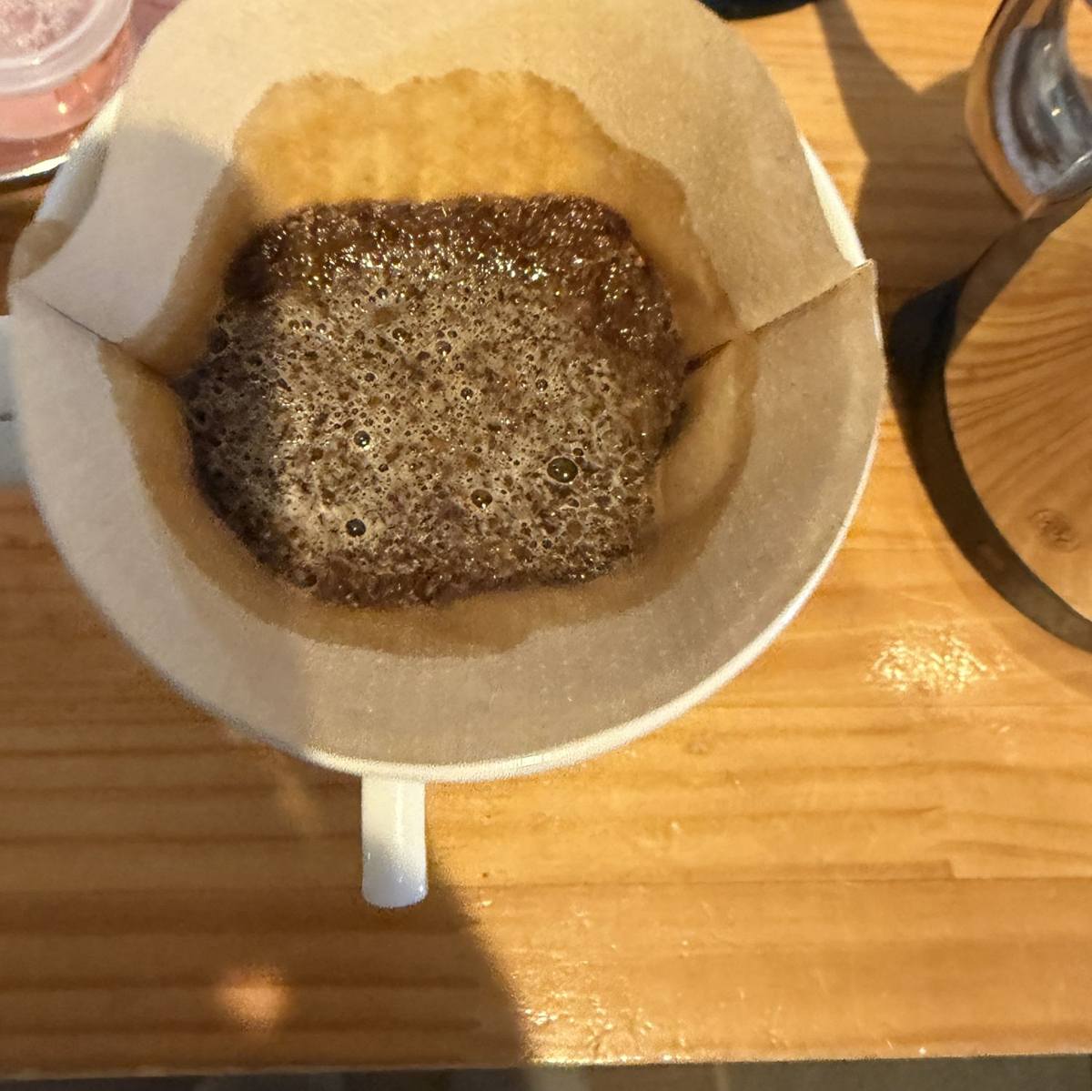 お湯を注いだエチオピアのコーヒー粉