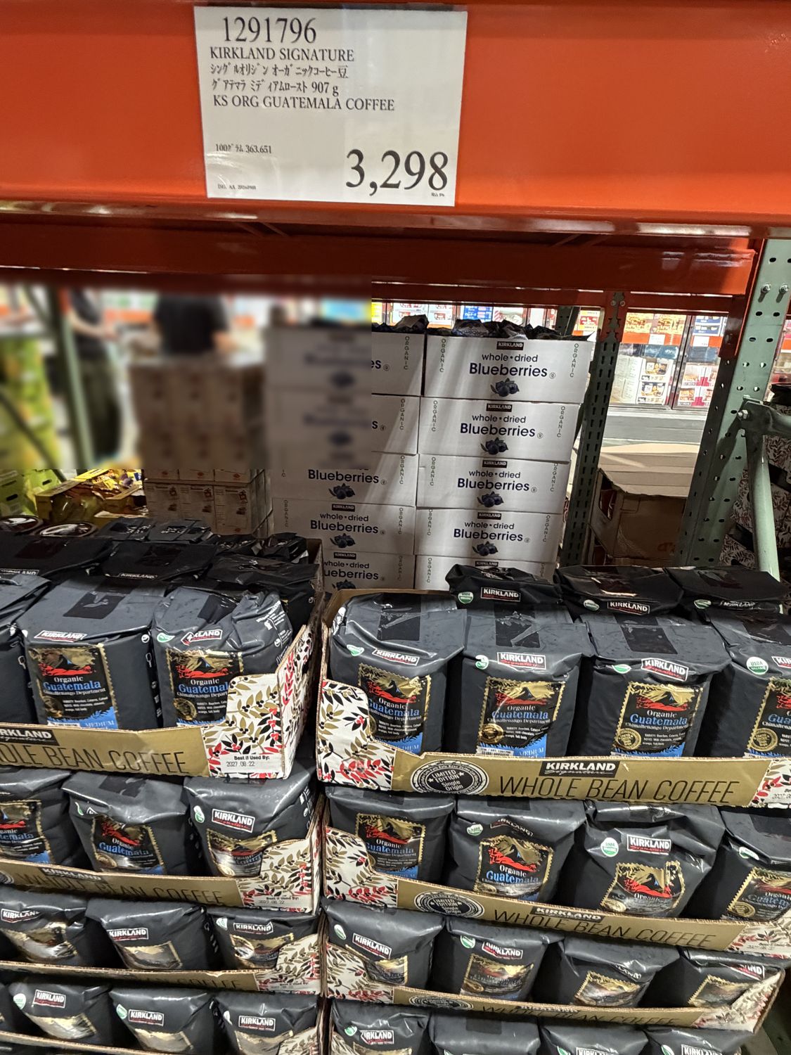 コストコのKSオーガニック グアテマラコーヒーの売り場と値札（3,298円）